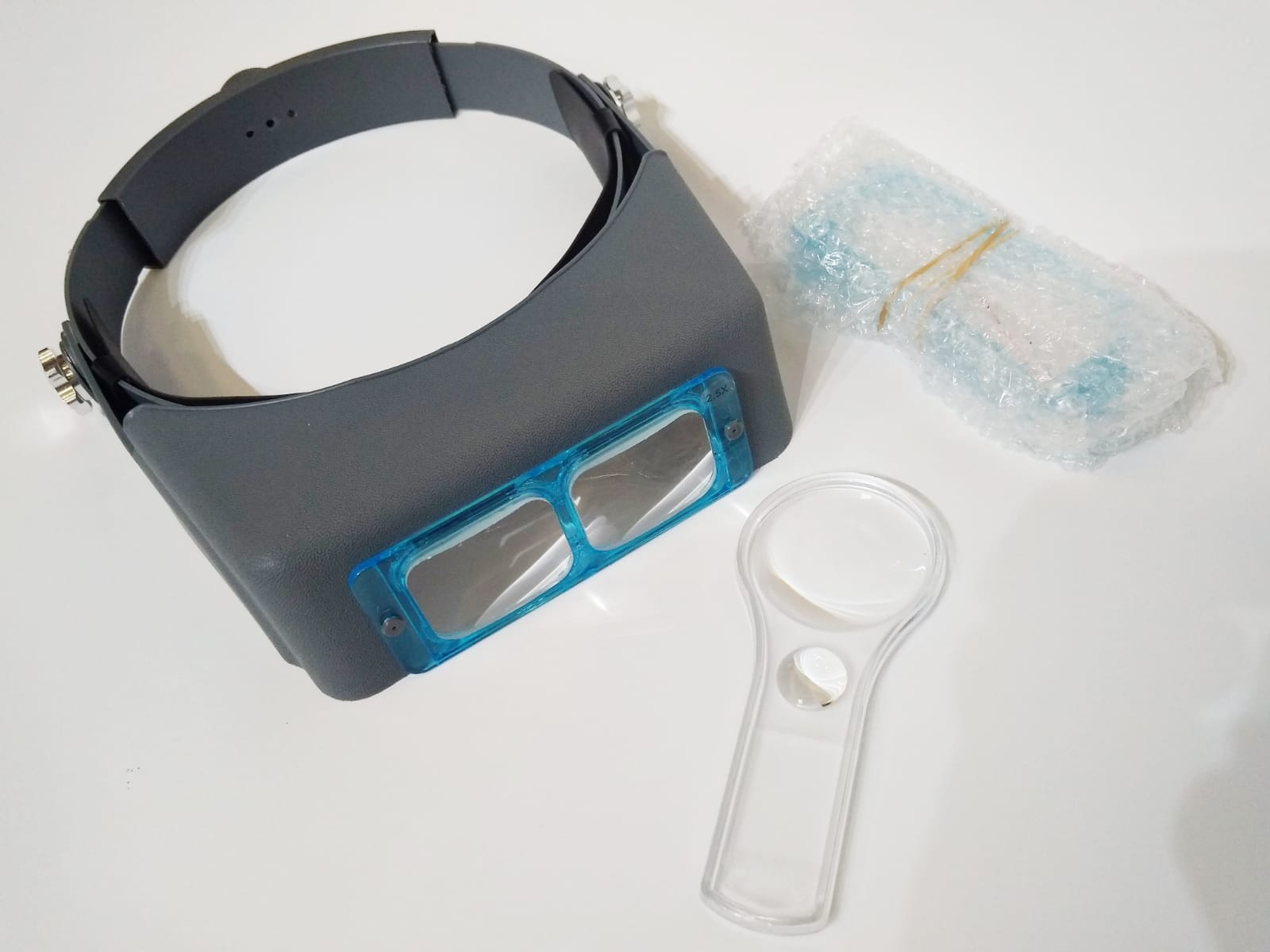 Head-Mounted Magnifying Glass