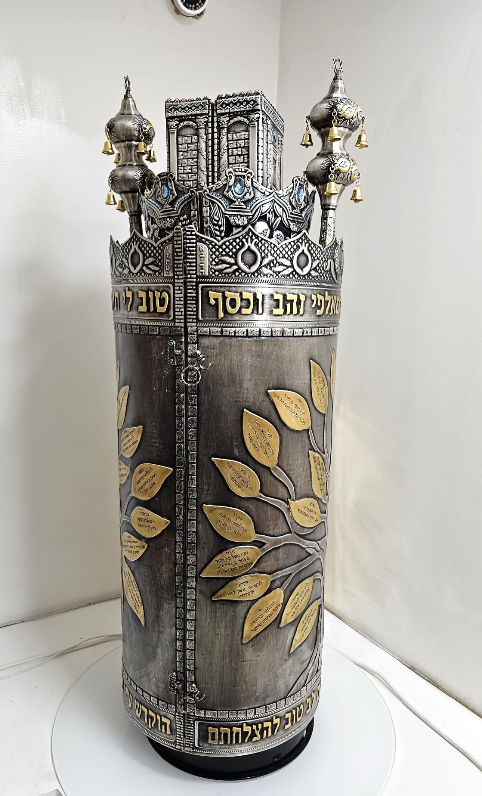 Magnificent Torah Case for Torah Donors Group with option for up to 300 names - Image 7