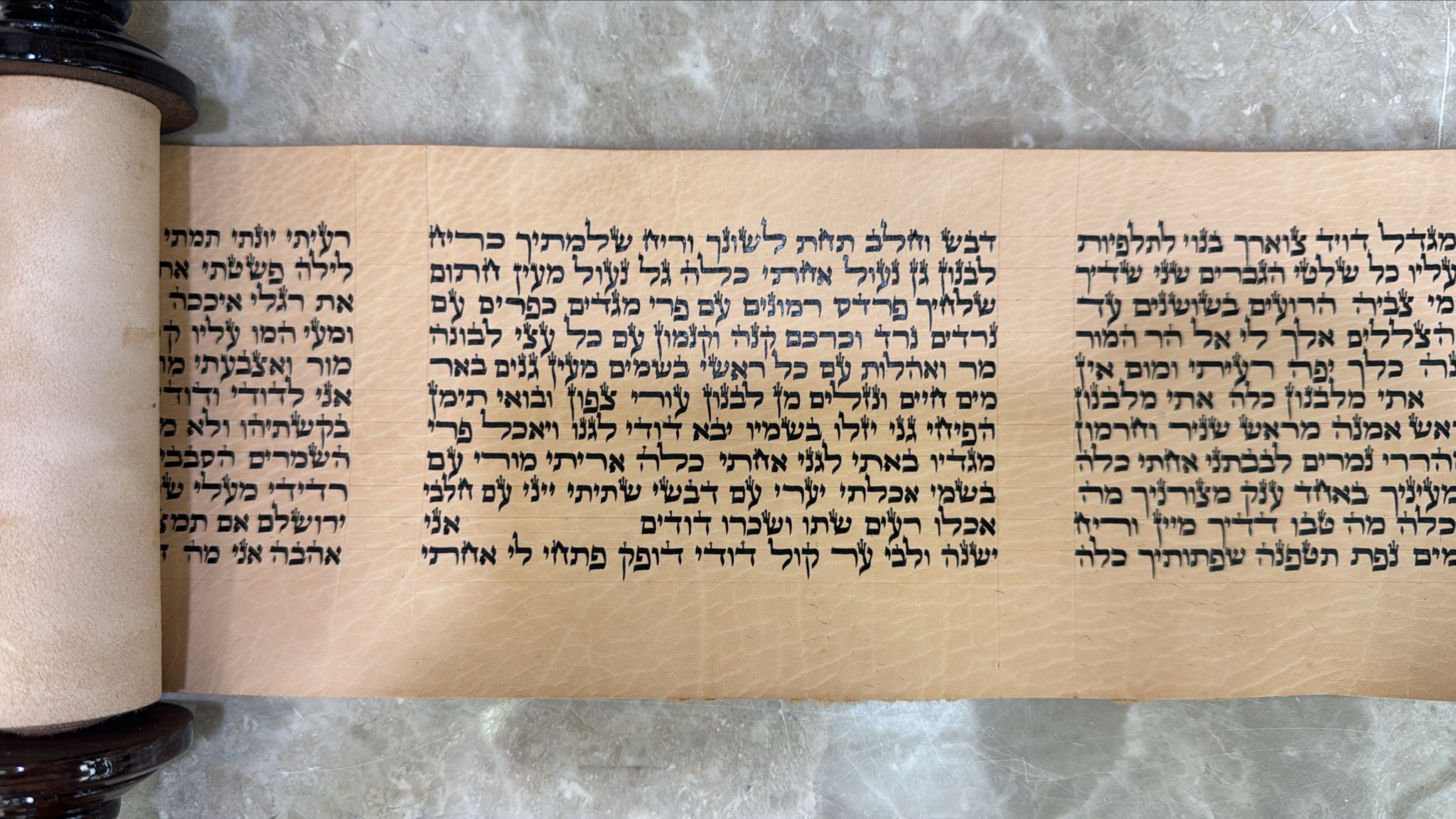 Megillat Shir HaShirim on Gevil 18 cm - Image 4