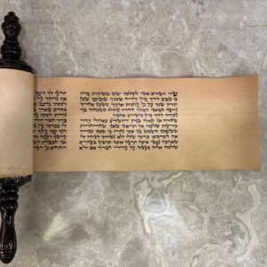 מגילת שיר השירים על גוויל 12 ס"מ