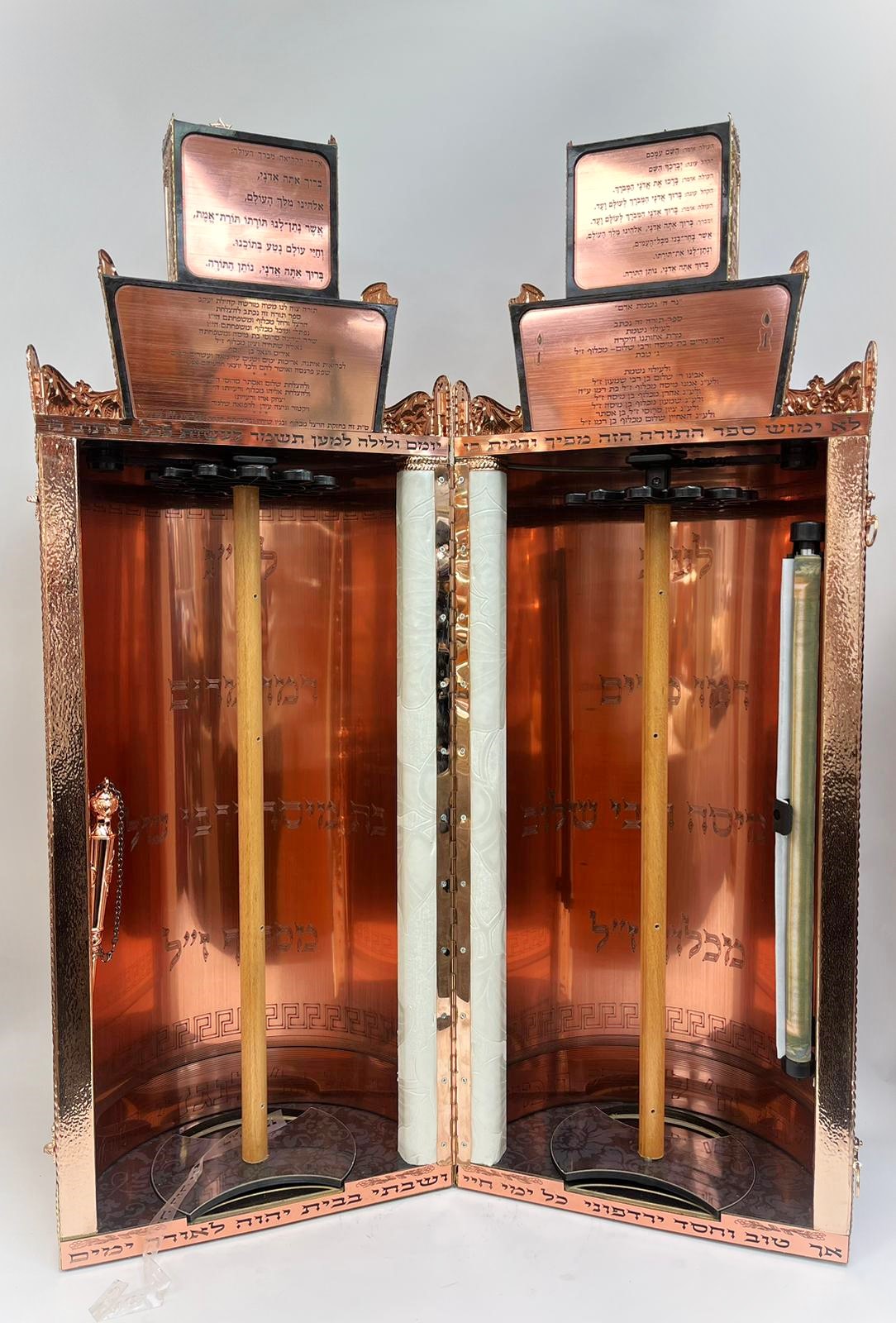 Magnificent Case for Sefer Torah Model Breastplate Inlaid (העתק) (העתק) - Image 3