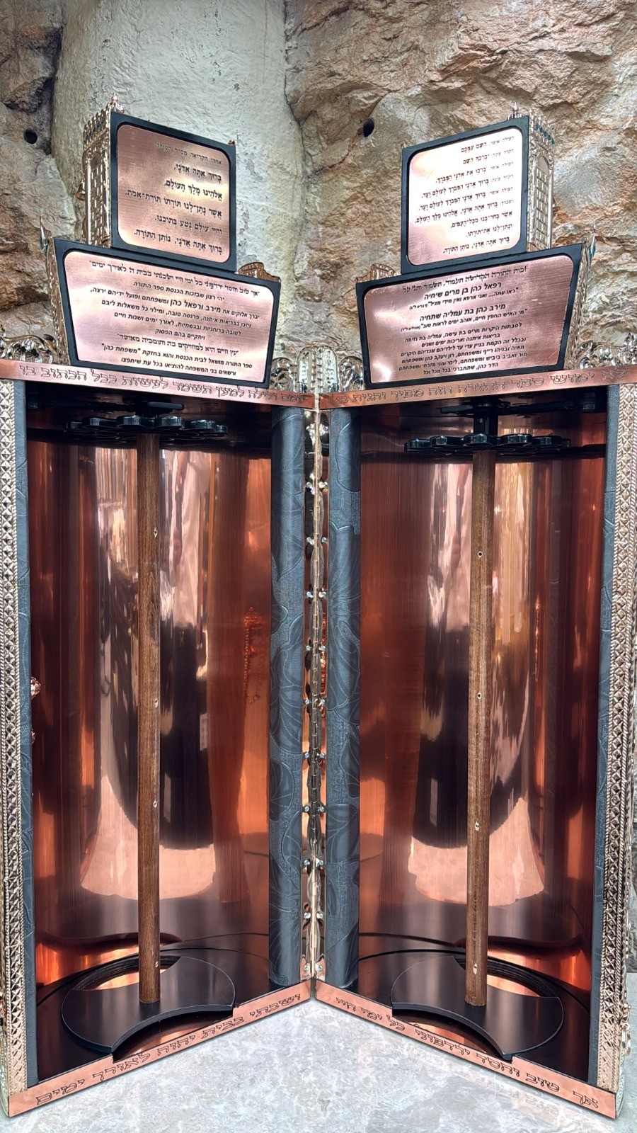 Magnificent Case for Sefer Torah Model Breastplate Inlaid (העתק) (העתק) - Image 2