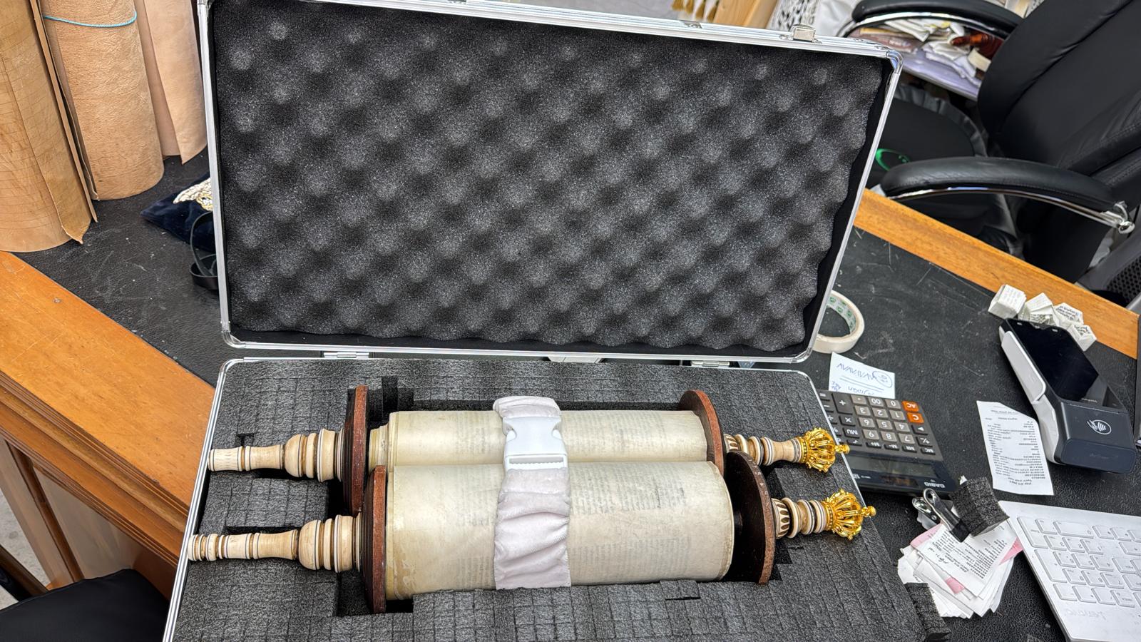 Sephardic Sefer Torah, Height 45 cm, Cat. 40 (העתק) - Image 12