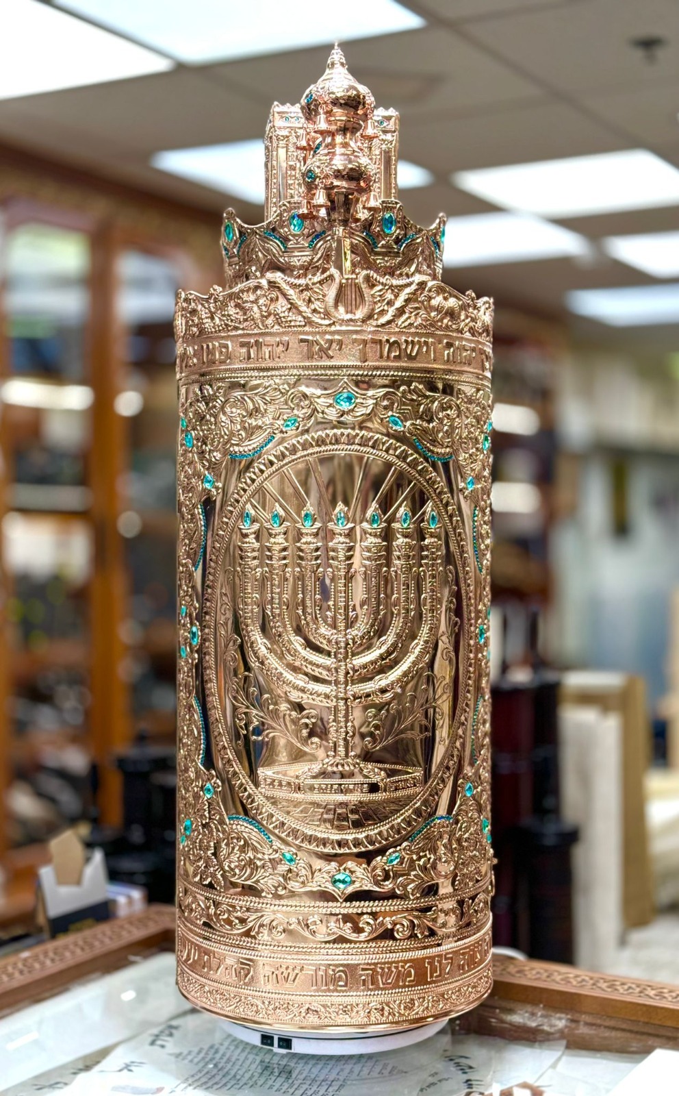 תיק מפואר לספר תורה דגם חושן משובץ זהב – תמונה 3